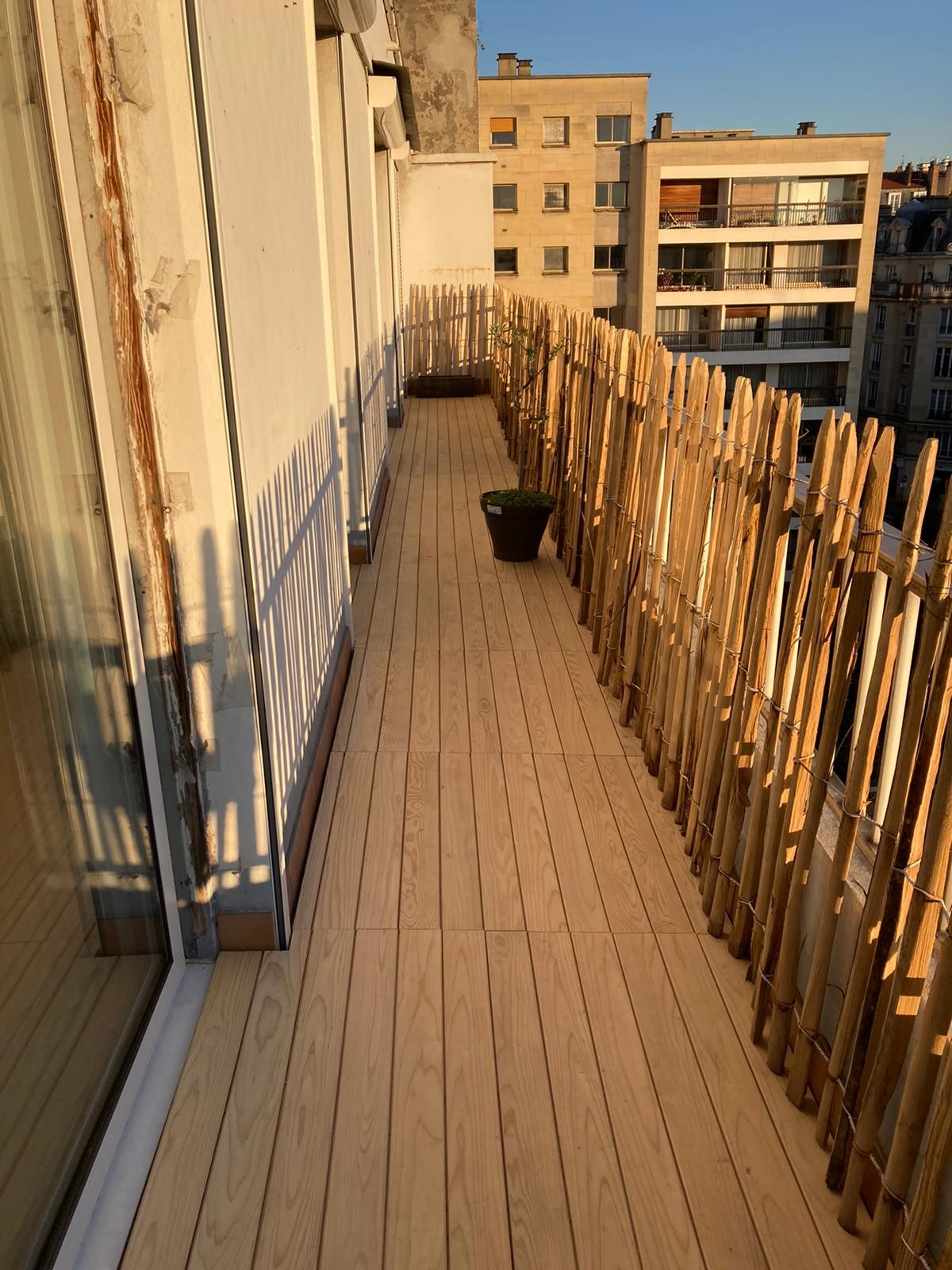 realisation terrasse clipsable pour balcon en cedre