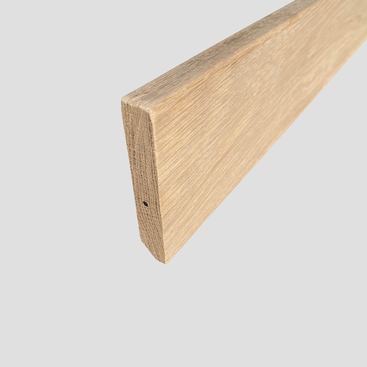 plinthe chene massif bord carre